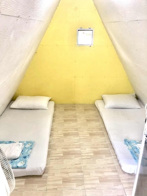 Camping Chalet | Bàn, truy cập Internet không dây miễn phí, bộ trải giường