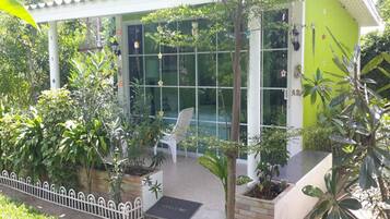 Deluxe tweepersoonskamer | Een bureau, gratis wifi, beddengoed