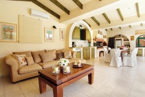 Villa clásica, 3 habitaciones, alberca privada, en el área del jardín (7 Bedrooms) | Interior