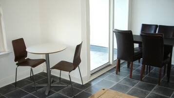 House, 3 Bedrooms | In-room dining