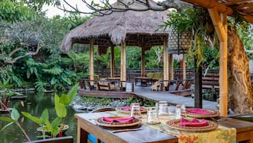 Se sirven desayunos, almuerzos, cenas y brunches