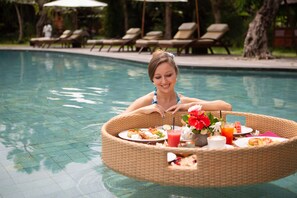 Breakfast, lunch, dinner and brunch served - Arya Villas Ubud (Ubud)