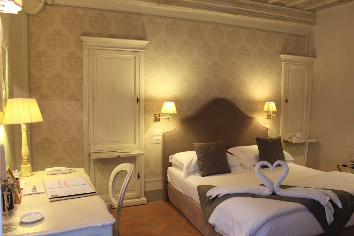 Chambre Deluxe double, 1 grand lit | Literie de qualité, minibar, coffre-fort, bureau