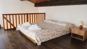 Desk, iron/ironing board, free cots/infant beds, bed sheets