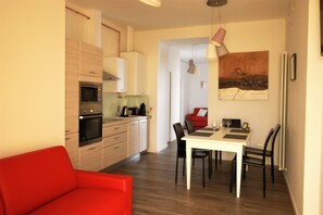 Deluxe Apartment, 2 Bedrooms, City View | Living area