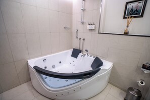 Presidential Suite | Private spa tub - Park Inn by Radisson Najran (Nejran)