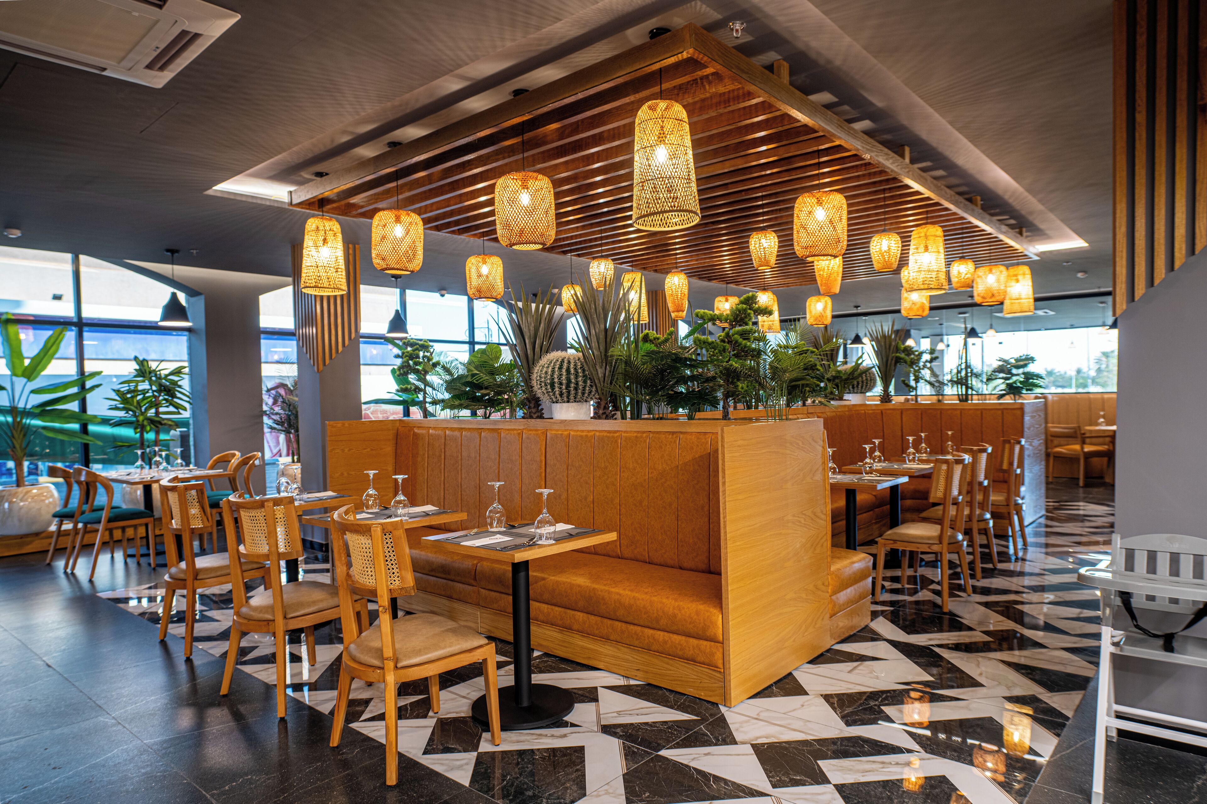 2 restaurants, breakfast, lunch, dinner served; international cuisine