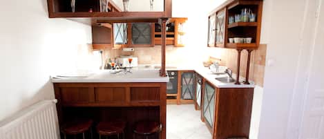 Executive Apartment | Private kitchen | Fridge, microwave, oven, dishwasher