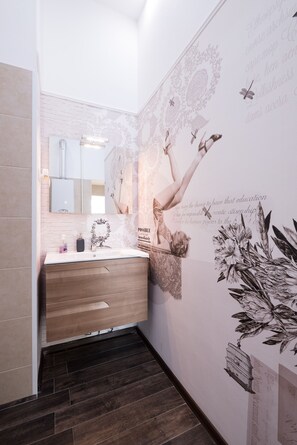 Exclusive Apartment, 1 Bedroom, City View | Bathroom | Shower, designer toiletries, hair dryer, bidet