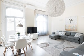 Exclusive Apartment, 1 Bedroom, City View | 1 bedroom, soundproofing, iron/ironing board, free WiFi - Budapest Easy Flat - Basilica Lux (Budapest)