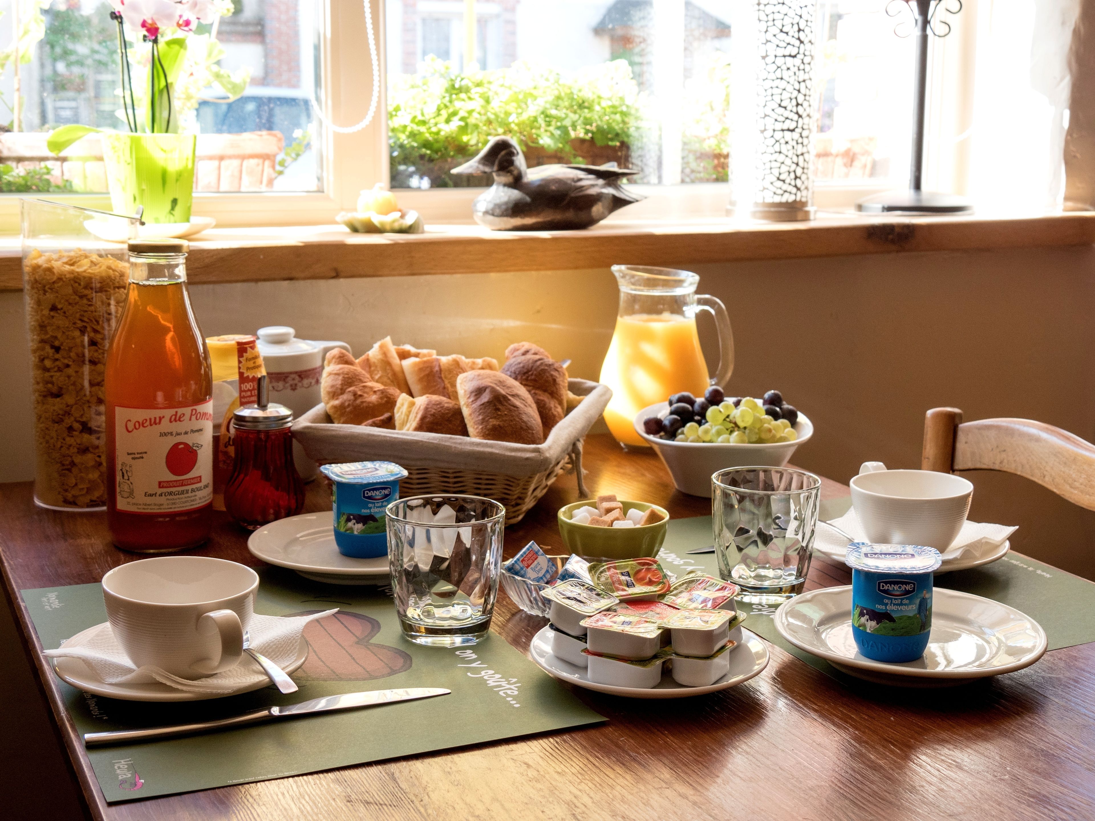 daily continental breakfast (eur 9.50 per person)