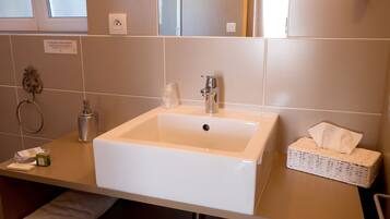 Comfort Double Room | Bathroom sink