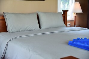 Soundproofing, rollaway beds, free WiFi - Khaoyai Nature Retreat (Pak Chong)