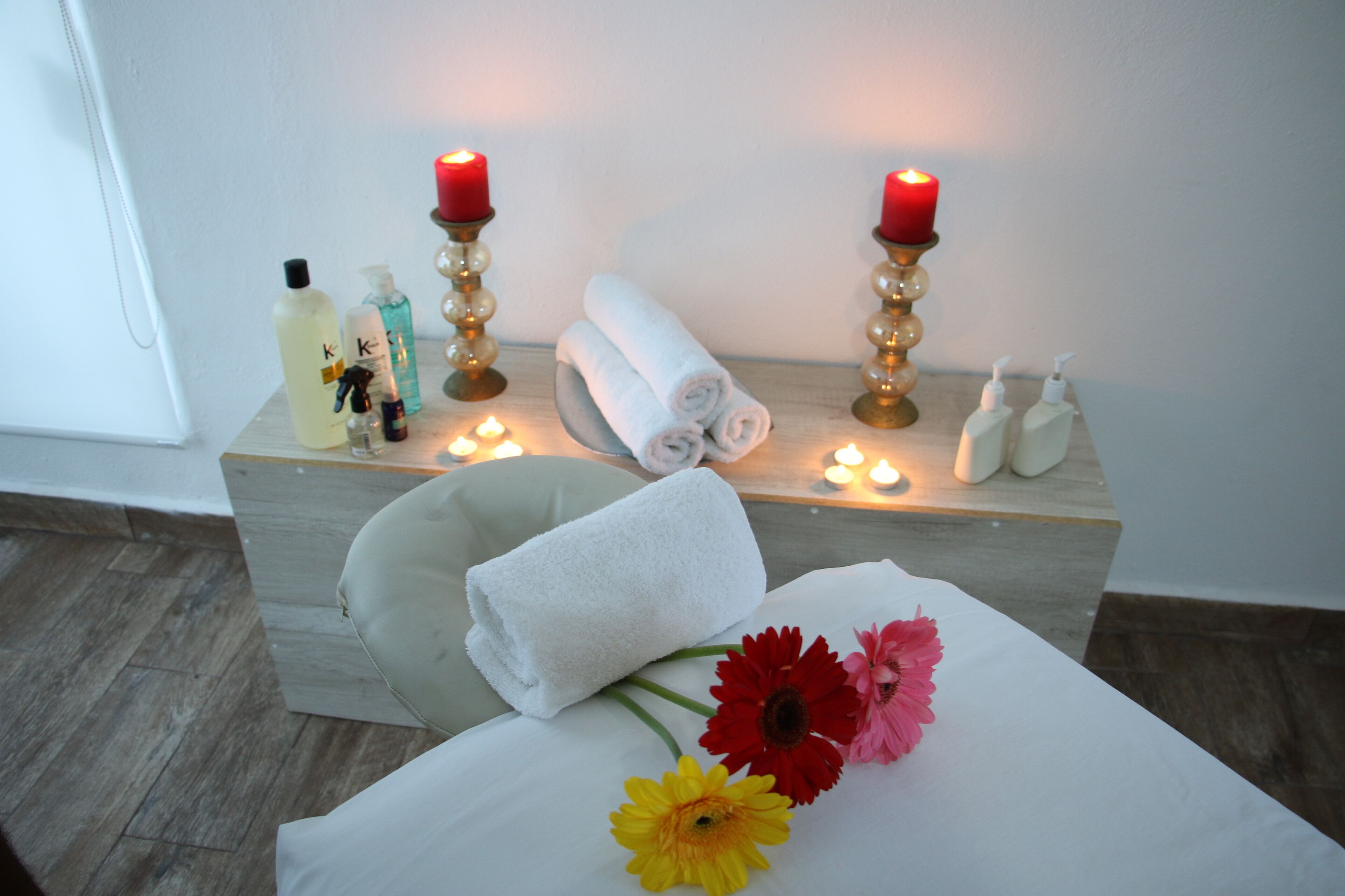 couples treatment room(s), deep-tissue massages, sports massages