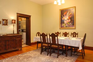 Dining - Convenient & Spacious Downtown - Private Parking Included (Galena)