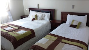 Habitación estándar con 2 camas individuales, 2 camas individuales, baño privado | Caja de seguridad en la habitación y wifi gratis