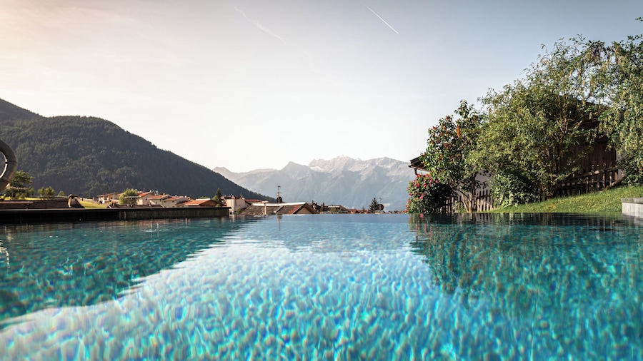 Maraias Luxury Suites & Apartments