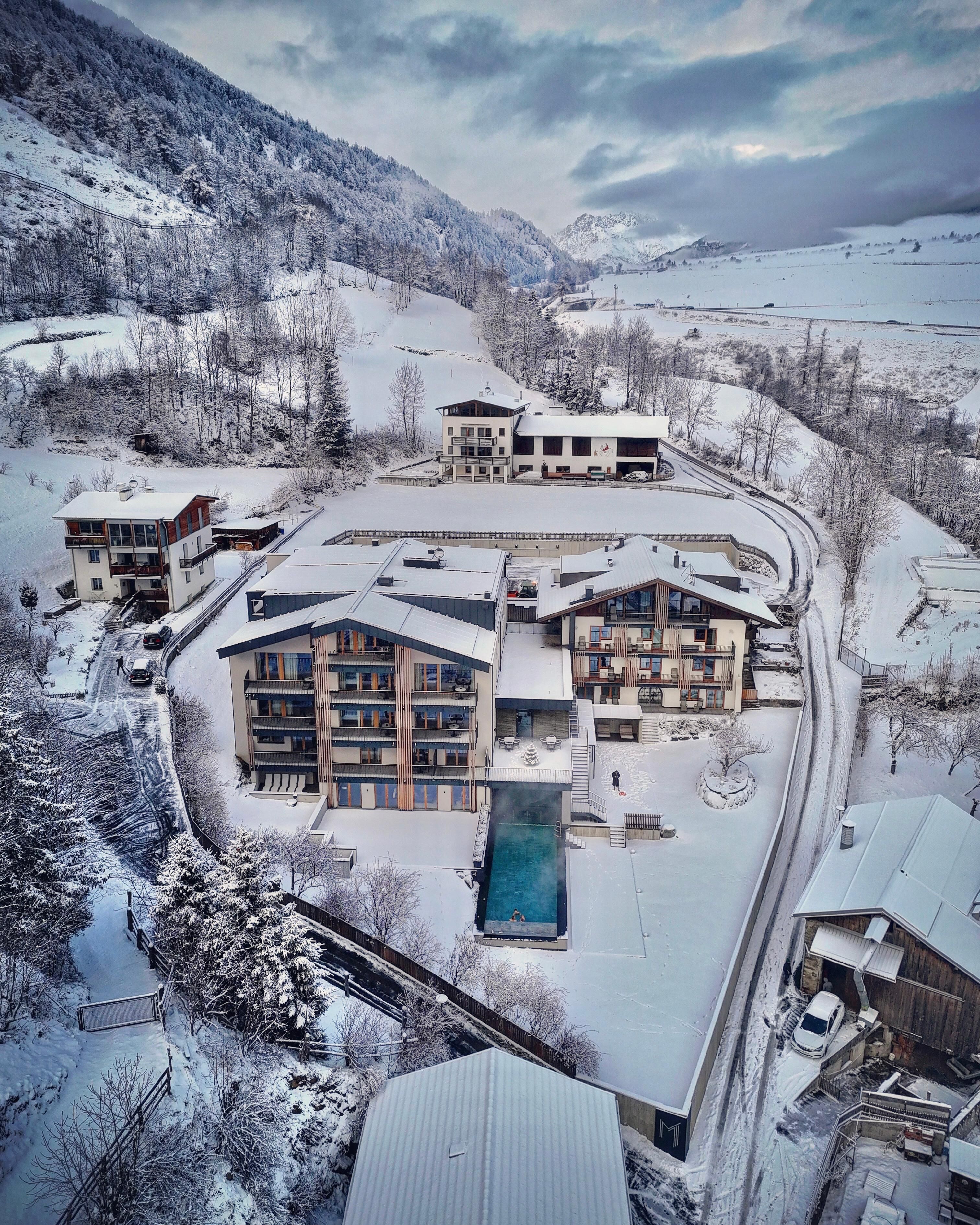 Innendørsbasseng og utendørsbasseng