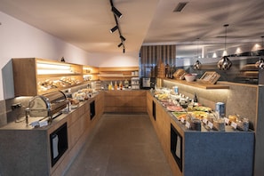 Daily buffet breakfast for a fee