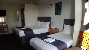Triple Room (1 Double and 1 Single bed) | In-room safe, desk, iron/ironing board, free WiFi - The Mawney Hotel (Romford)