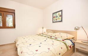 3 bedrooms, free WiFi, bed sheets