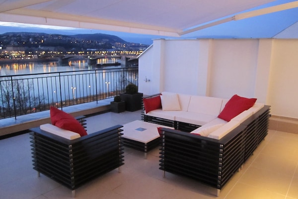 terrace lounge corner