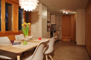 Fridge, oven, stovetop, dishwasher - Chalet 9 (whole house) (Innertkirchen)