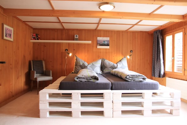 6 bedrooms, iron/ironing board, travel crib, free WiFi