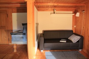 Smart TV, videojuegos, reproductor de DVD y futbolito