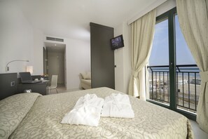 Down comforters, minibar, in-room safe, desk - Dante Family Beach Resort (Cervia)