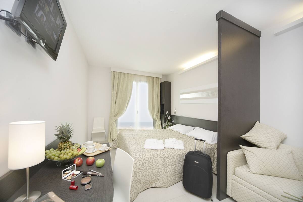 Daunenbettdecken, Minibar, Zimmersafe, Schreibtisch