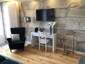 Minibar, in-room safe, iron/ironing board, free WiFi