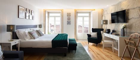 Deluxe-Studio, Balkon, Flussblick | Minibar, Zimmersafe, Bügeleisen/Bügelbrett, kostenloses WLAN