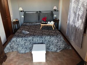 Double Room | Frette Italian sheets, premium bedding, down duvets, desk - Setter House Agri Hotel (Trevi)