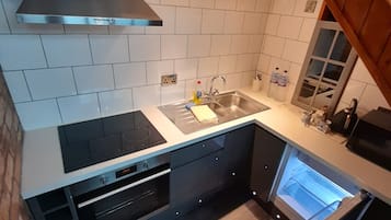 Suíte panorâmica, 1 cama Queen, para não fumantes | Cozinha privada | Geladeira, micro-ondas, cooktop, cafeteira/chaleira