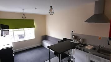 Superior Double Room, 1 Katil Kelamin (Double), Non Smoking | Dapur kecil peribadi | Peti sejuk, ketuhar gelombang mikro, dapur, pembancuh kopi/teh