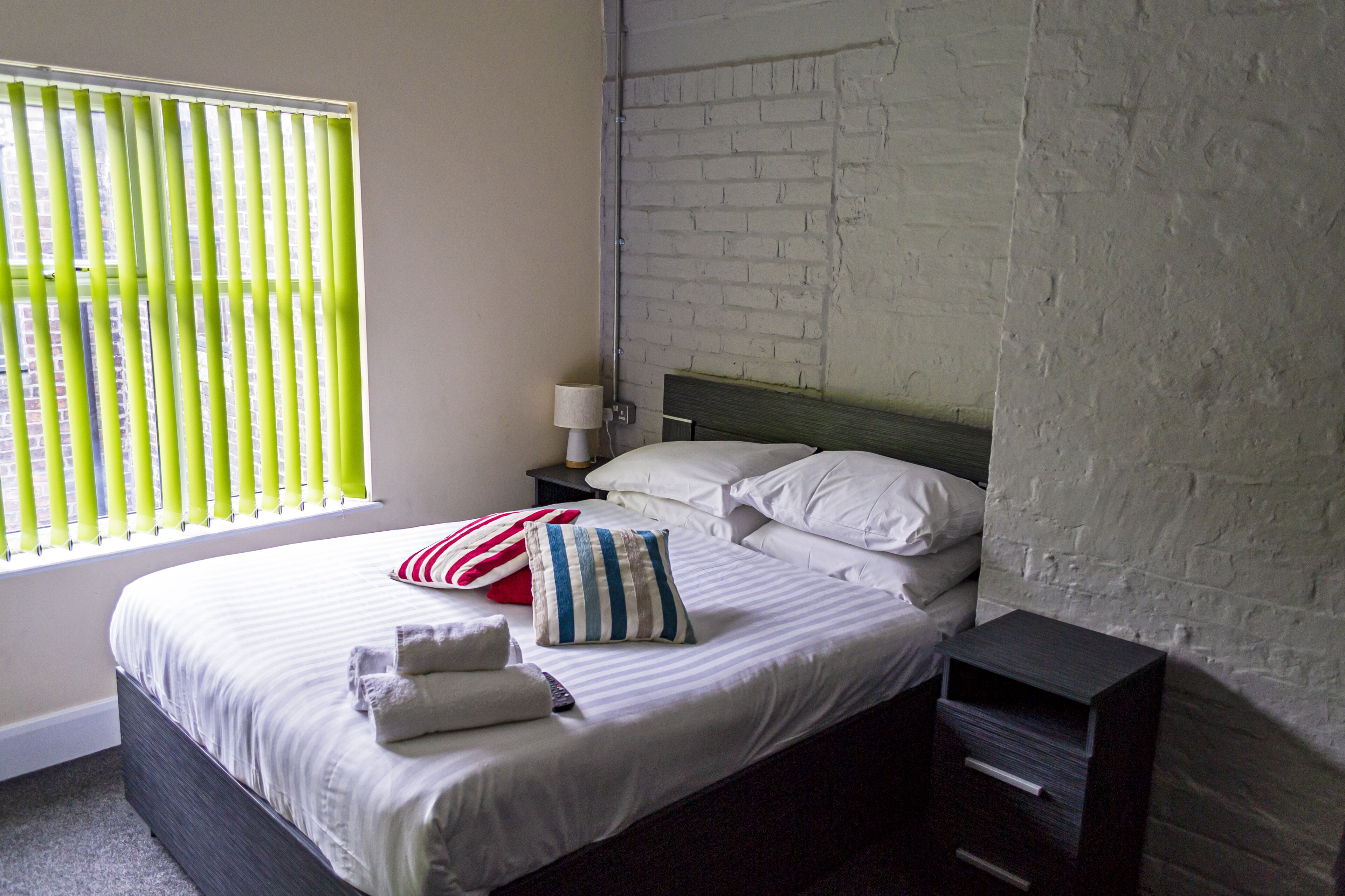 家庭套房, 多张床, 无烟房 | 办公桌、熨斗/熨衣板、免费 WiFi、床单