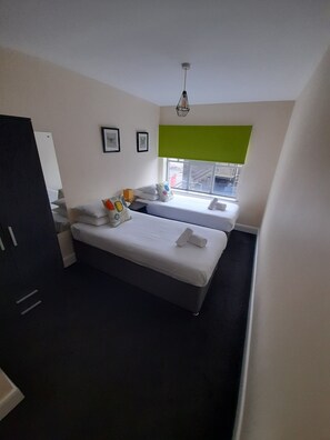 Iron/ironing board, free WiFi, bed sheets -  Potbank Aparthotel (Stoke-on-Trent)