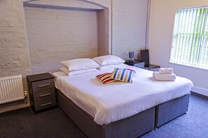 Iron/ironing board, free WiFi, bed sheets -  Potbank Aparthotel (Stoke-on-Trent)
