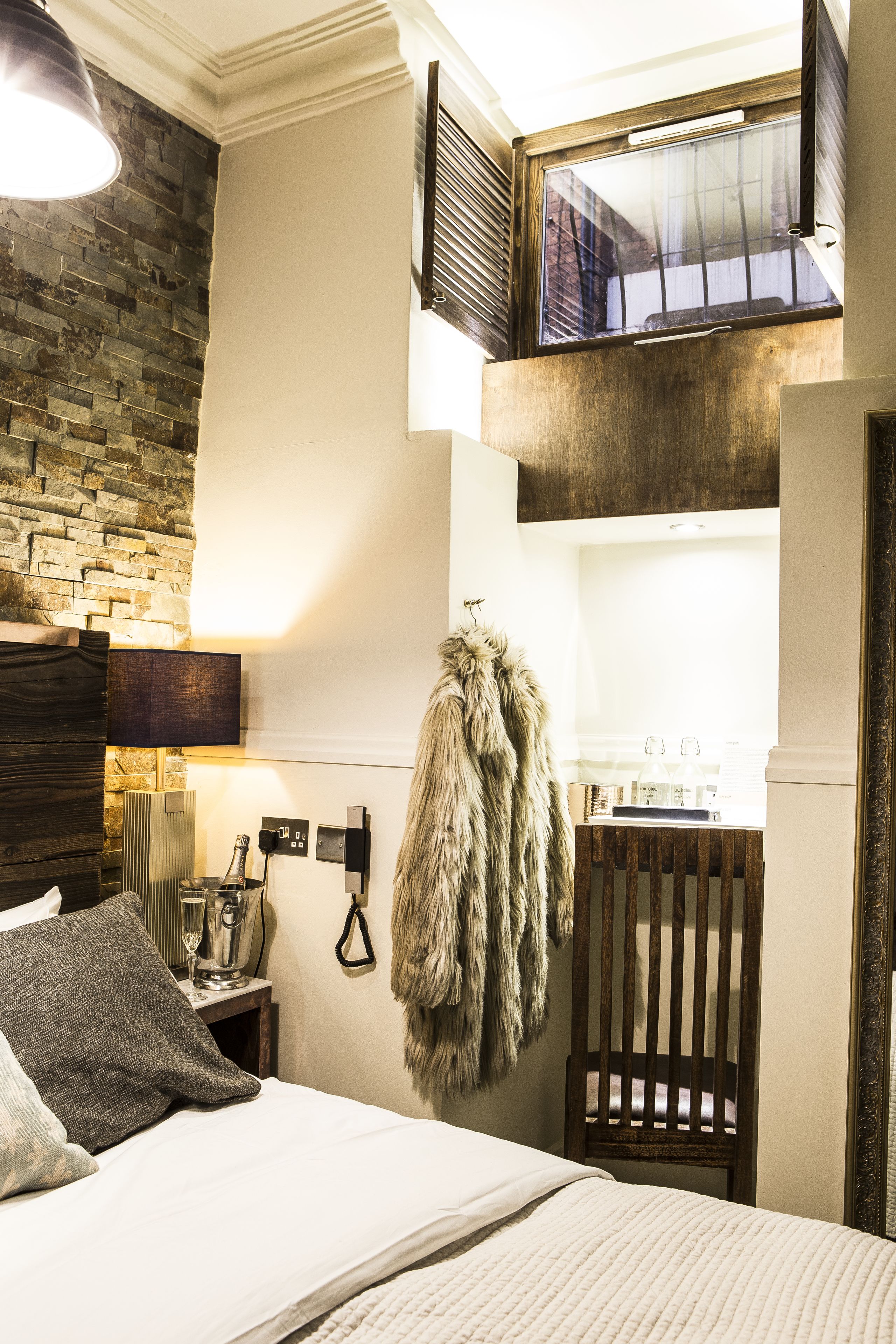 standard room, 1 king bed | iron/ironing board, free wifi, bed sheets