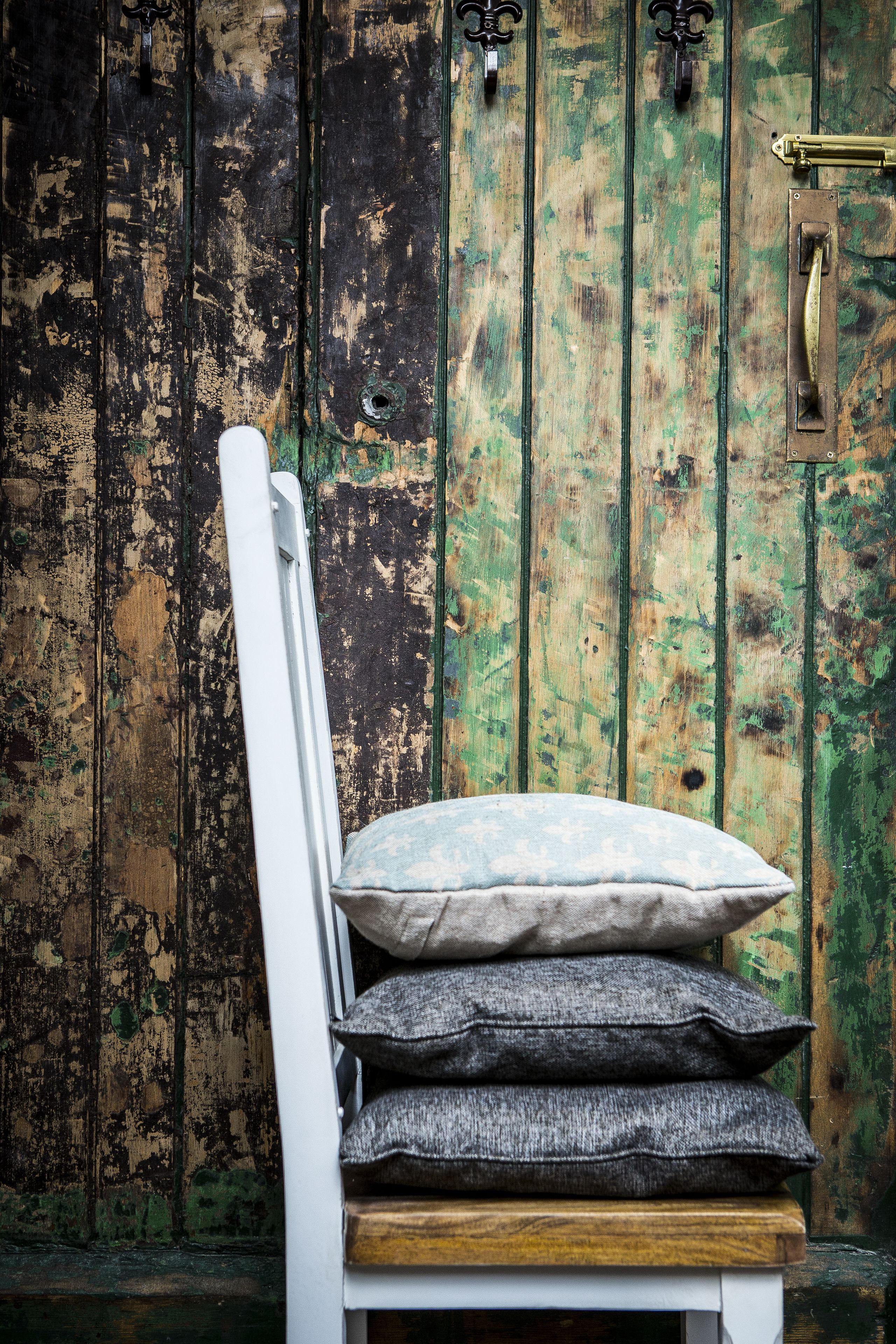 30-inch flat-screen tv with digital channels, tv, netflix