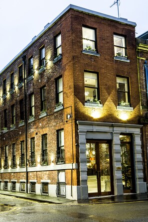Front of property - The Cow Hollow Hotel (Manchester)