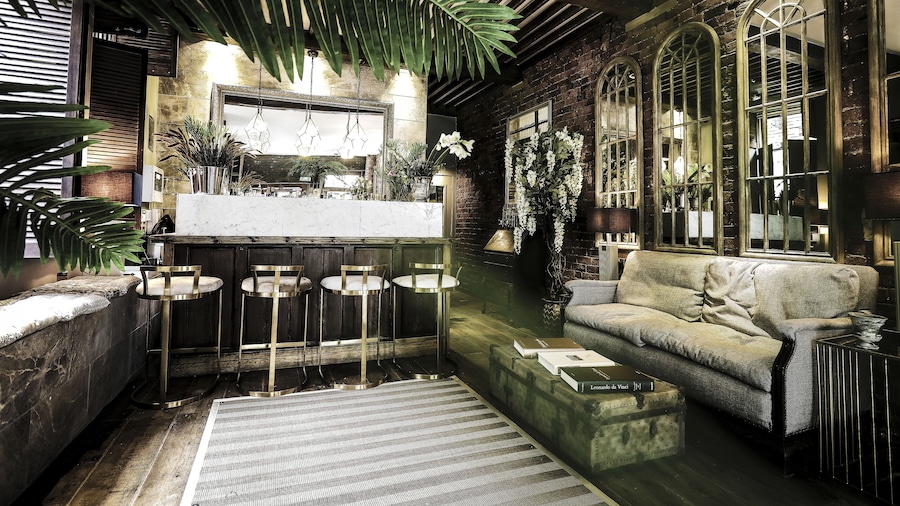 The Cow Hollow Hotel