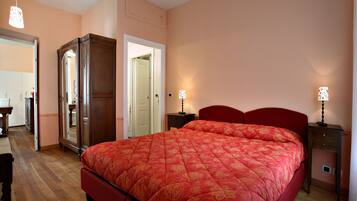 Suite, Patio, Ground Floor | 1 bedroom, Egyptian cotton sheets, premium bedding, down duvets