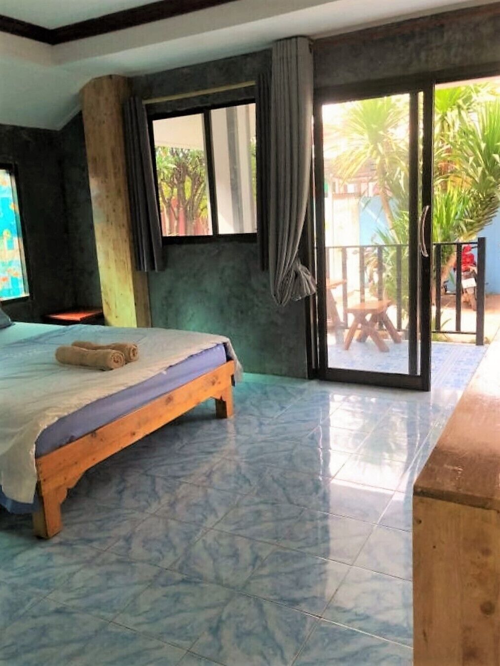 free wifi, bed sheets