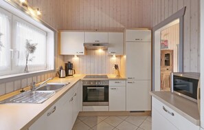 Kühlschrank, Mikrowelle, Herdplatte, Geschirrspüler