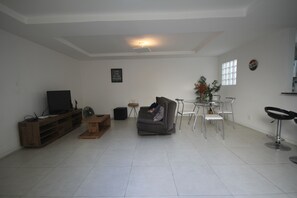 Standard Apartment, 1 Bedroom | Living room - GoHouse Resende 304 (Rio de Janeiro)