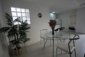 Standard Apartment, 1 Bedroom | In-room dining