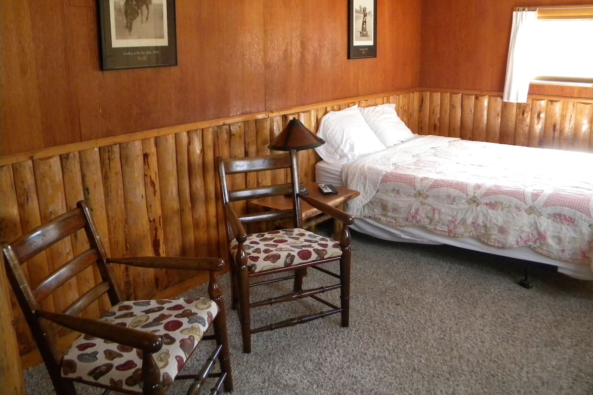 基础双人房, 1 间卧室 (Room # 3) | 床单