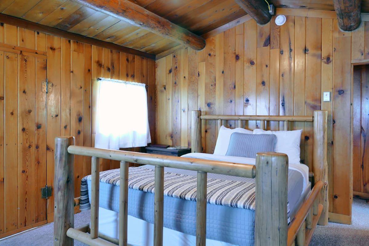 Family Cabin, Multiple Beds (Room # 12) | Bed sheets